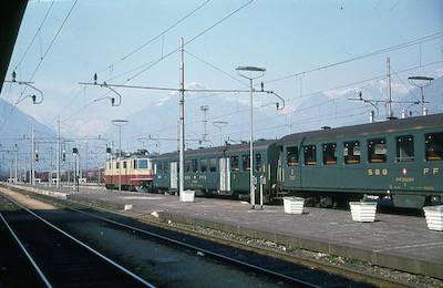 SBB, Domodossola, Zug mit Re 4/4 II TEE, Aufnahme 1977