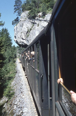SBB Brünigbahn, zwischen Brunnenfluh und Meiringen, Felskopf, 1965