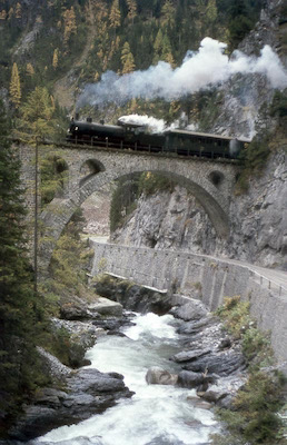 RhB, Zügenschlucht, Brombänz-Viadukt, Dampfzug mit G 4/5 108, Aufnahme 1965