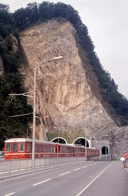 LSE, Acheregg, Lopper, Pendelzug mit zwei BDeh 4/4 im Jahr nach der Eröffnung des Lopper-Bahntunnels, Aufnahme 1965