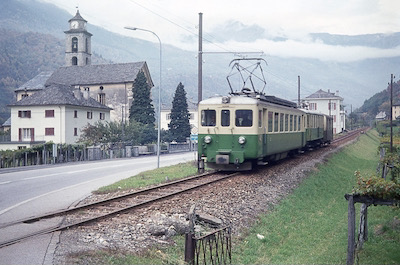 BA, Dongio, Personenzug mit zwei Triebwagen (ABe 4/4 4 oder 5 und ABDe 2/4 1, 2 oder 3), Aufnahme 1972