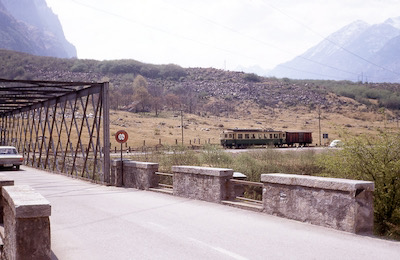 BA, Buzza di Biasca, ABe 4/4 4 oder 5 mit Güterwagen, Brücke über den Brenno, Aufnahme 1973
