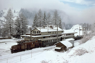 RhB, Bahnhof Bergün, Autozug mit Ge 6/6 I, Aufnahme 1979