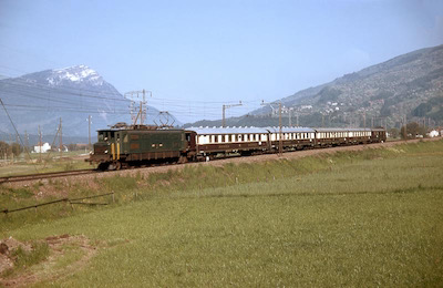 SBB, Steinen SZ, Rheingold mit Ae 4/7, Aufnahme 1975