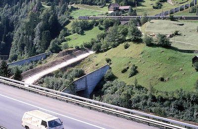 SBB Gotthardbahn, oberhalb Gurtnellen, Aufnahme 1987