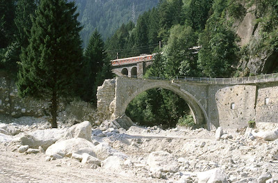 Strassenbrücke unterhalb Wassen zerstört, SBB, 1987