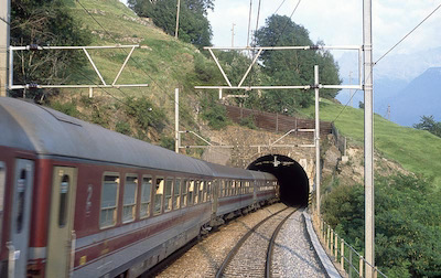 BLS Lötschberg-Südrampe, zwischen Ausserberg und Eggerberg, Gründen-Tunnel, Italienische Komposition, Aufnahme 1991