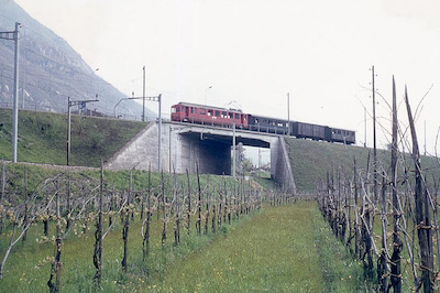 Bellinzona-Mesocco-Bahn, Castione-Arbedo, Überführung SBB, RhB ABDe 4/4, Aufnahme 1972