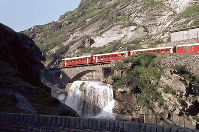 Furka-Oberalp-Bahn, Schöllenen, Personenzug mit Deh 4/4, Aufnahme 1973