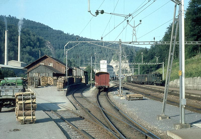 SBB, Bahnhof Liesberg, Personenzug mit Ae 3/5, Aufnahme 1965
