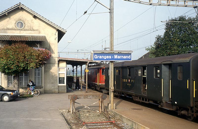 SBB, Granges-Marnand, Personenzug mit Re 4/4 I, Aufnahme 1992