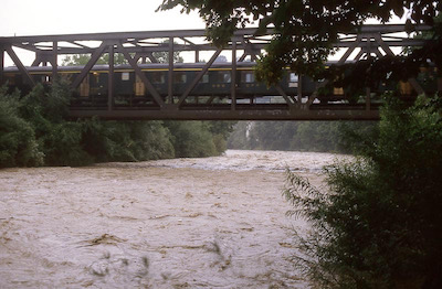 SBB, Burgdorf, Brücke über die grosse Emme, Schnellzug, Aufnahme 1984