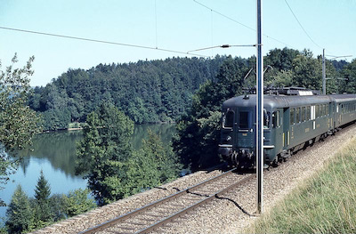 BT, am Gübsensee, Personenzug der SBB mit RBe 4/4 1445, Aufnahme April 1983