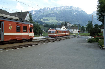 AB, Weissbad, BDe 4/4 31 (links) und Pendelzug mit BDe 4/4 32 oder 33 (Mitte), Saxer Lücke, Aufnahme 1993